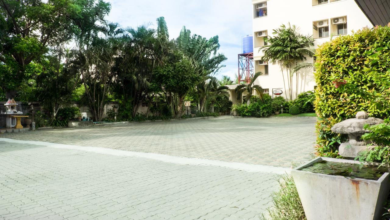 Palm Ville Pass Up Mansion Chonburi Exteriör bild